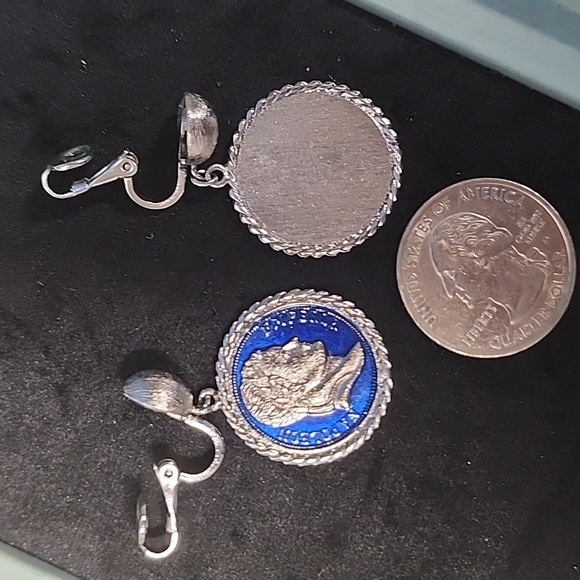 Vintage Crown Trifari Napolean Emperor Clip On Earrings - Picture 6 of 6